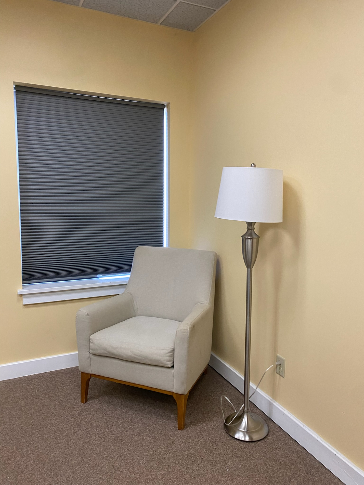 Pinecrest Suites - Flexible, Hotel-Like Stays with Modern Amenities - Photo 9