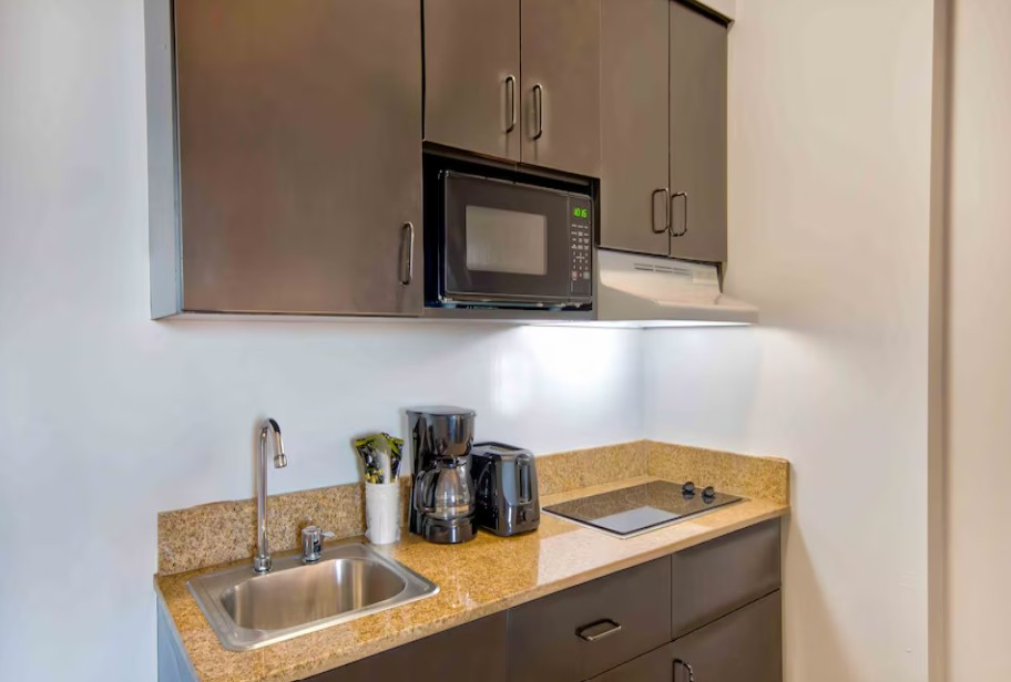 Queen Suite - 1 - Photo 4