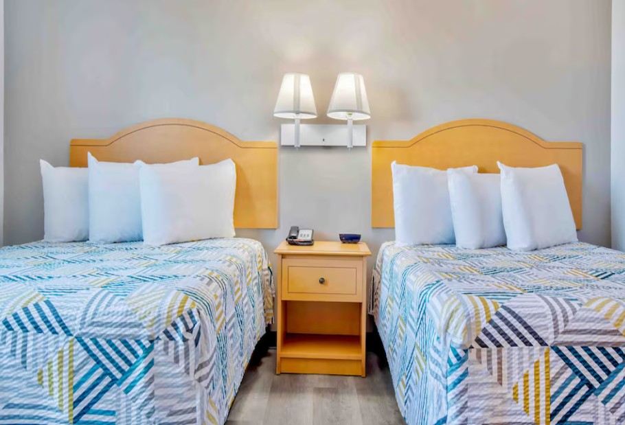 Queen Suite - 1 - Photo 2