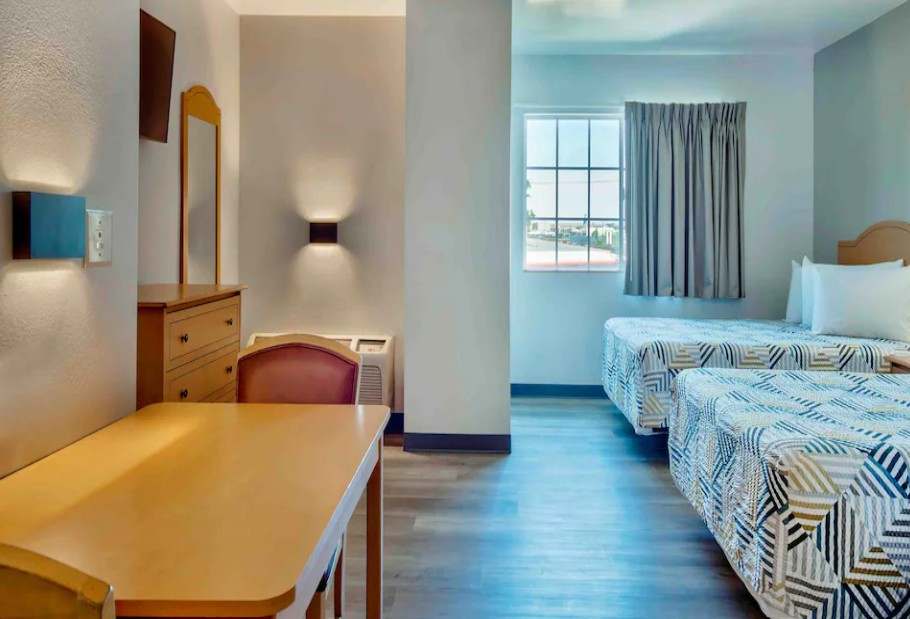 Queen Suite - 1 - Photo 3