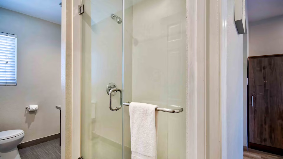 King Suite - 1 - Photo 5