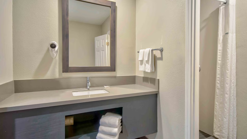 King Suite - 1 - Photo 3