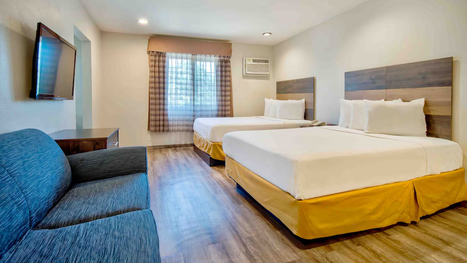 King Suite - 1 - Photo 2