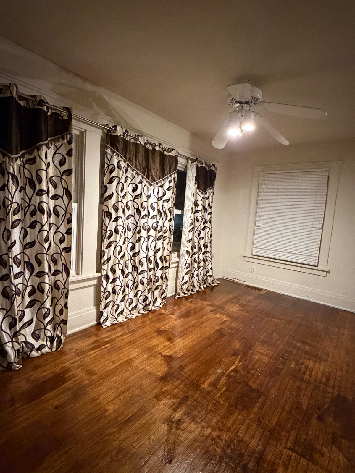 4 Private Rooms Available - Female-Only Home with Similar Layouts - Photo 2