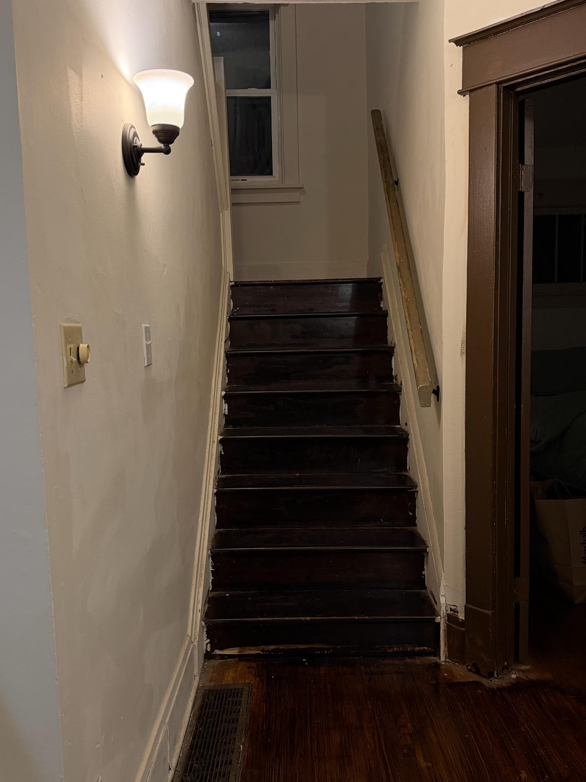 4 Private Rooms Available - Female-Only Home with Similar Layouts - Photo 6