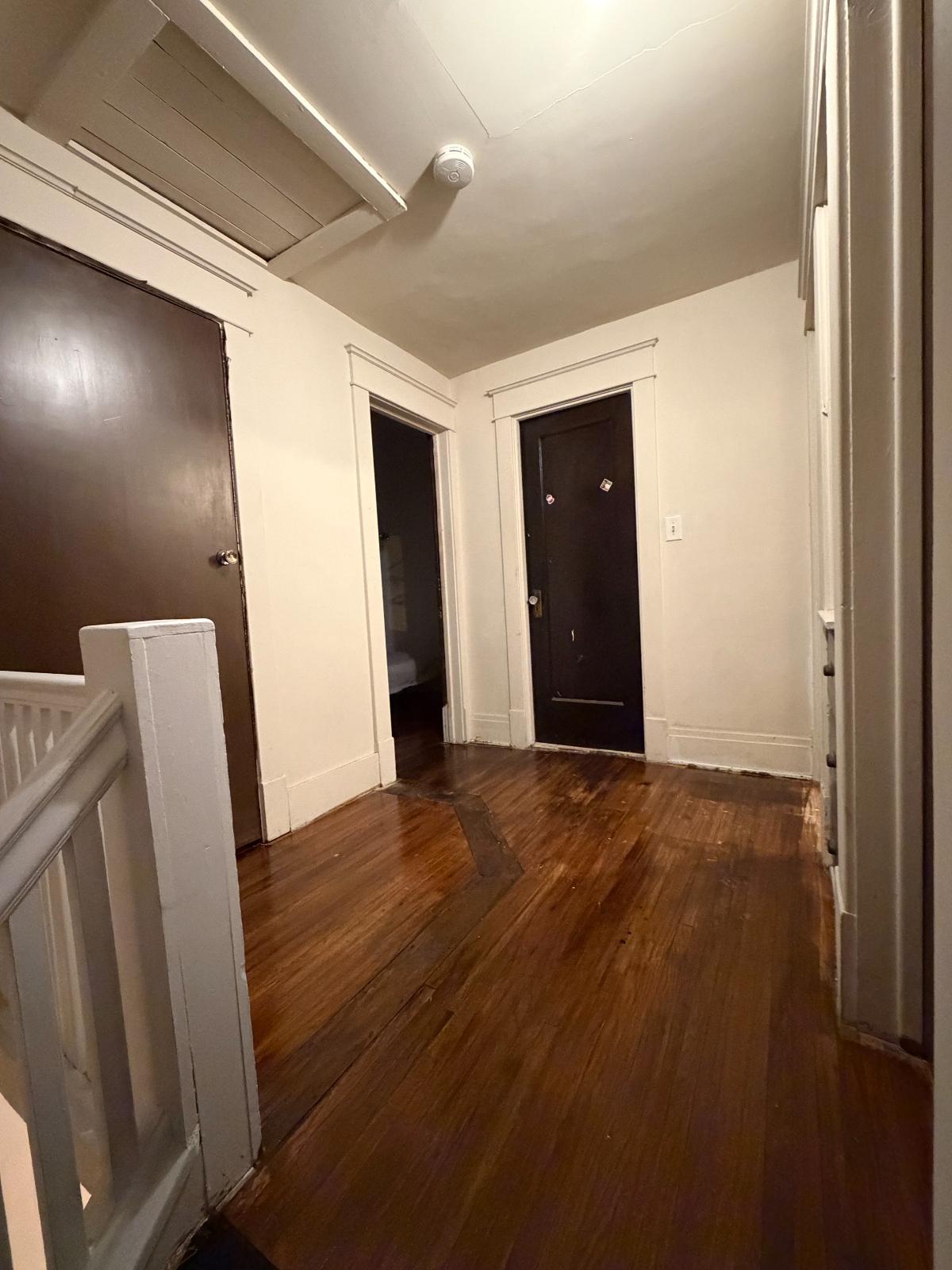 4 Private Rooms Available - Female-Only Home with Similar Layouts - Photo 8