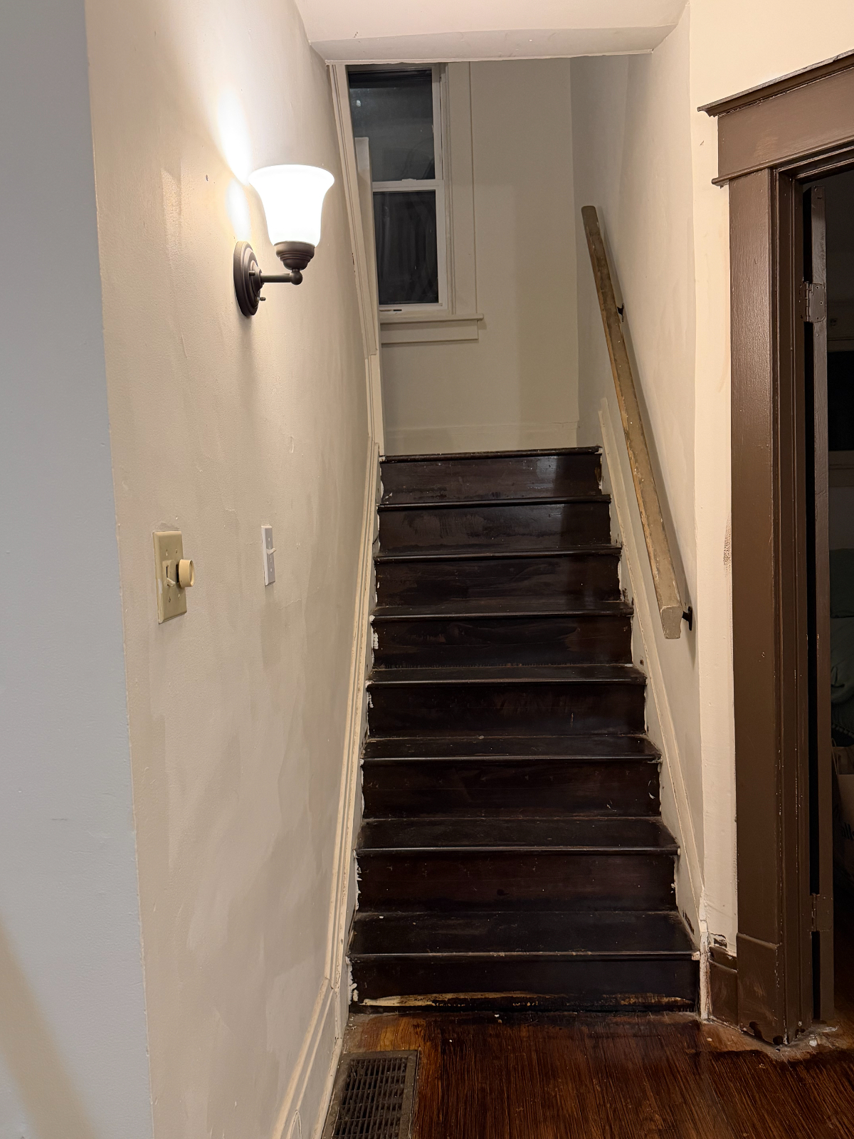 4 Private Rooms Available - Female-Only Home with Similar Layouts - Photo 11