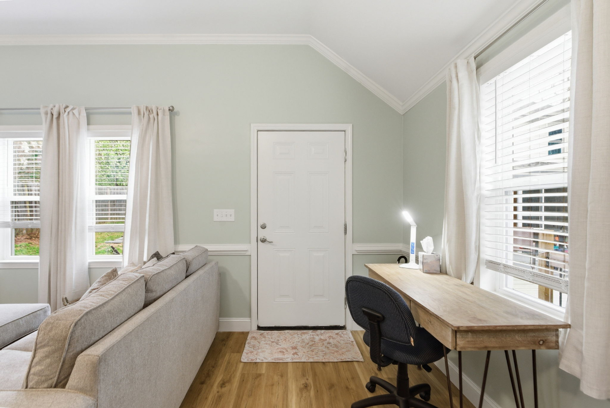 Comfortable 1BR Cottage Near Downtown & Hospital - Ideal for Working Professionals - Photo 2