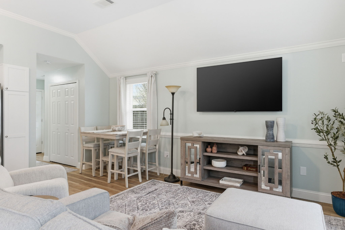 Comfortable 1BR Cottage Near Downtown & Hospital - Ideal for Working Professionals - Photo 6