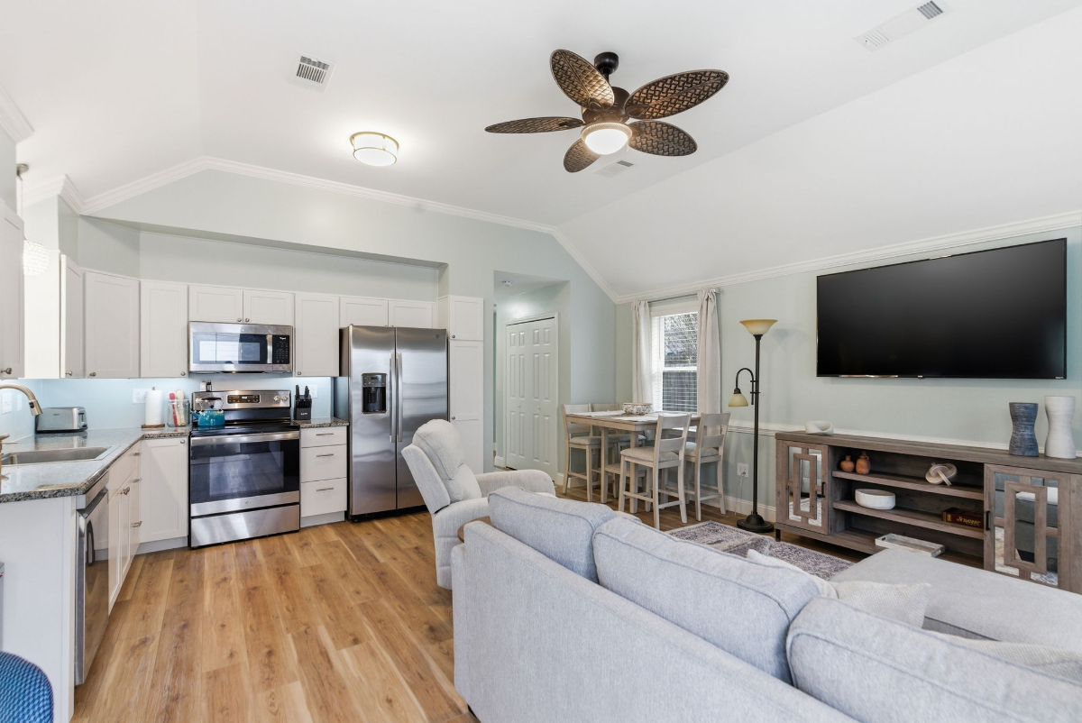 Comfortable 1BR Cottage Near Downtown & Hospital - Ideal for Working Professionals - Photo 4