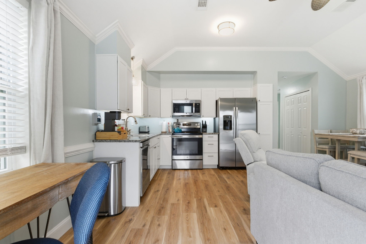 Comfortable 1BR Cottage Near Downtown & Hospital - Ideal for Working Professionals - Photo 10
