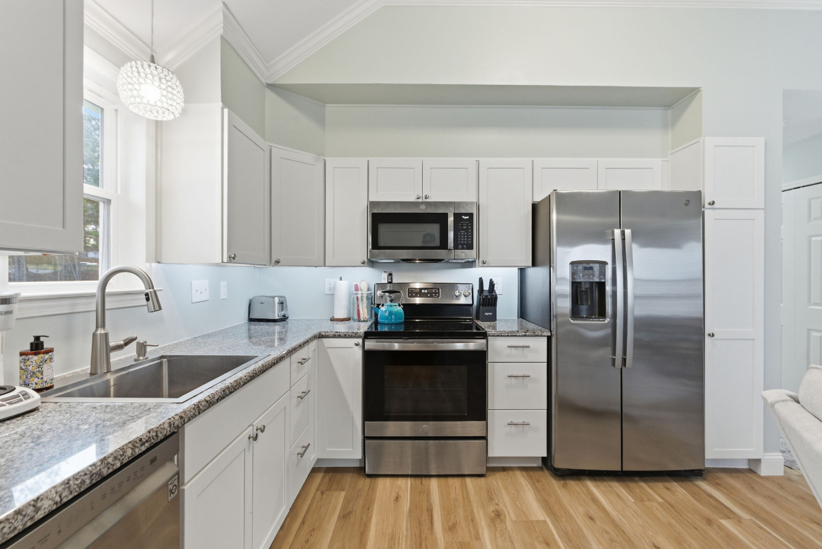 Comfortable 1BR Cottage Near Downtown & Hospital - Ideal for Working Professionals - Photo 11