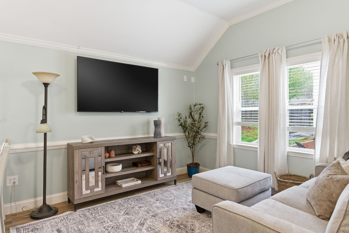 Comfortable 1BR Cottage Near Downtown & Hospital - Ideal for Working Professionals - Photo 7