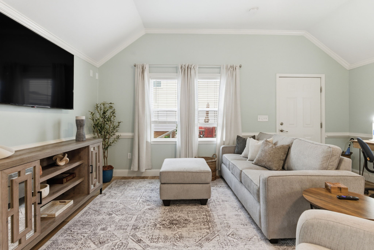 Comfortable 1BR Cottage Near Downtown & Hospital - Ideal for Working Professionals - Photo 5