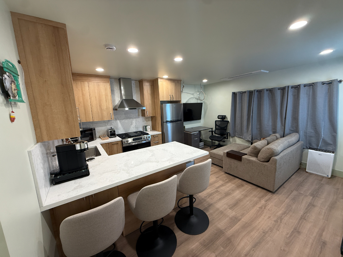 1 BED 1 BATH Designer Suite w/ Full Kitchen, W/D, Fiber Internet, & Small Gym - Photo 6