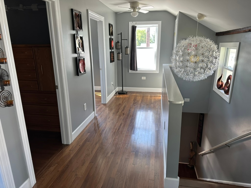 Fashionable Home Downtown - Photo 7