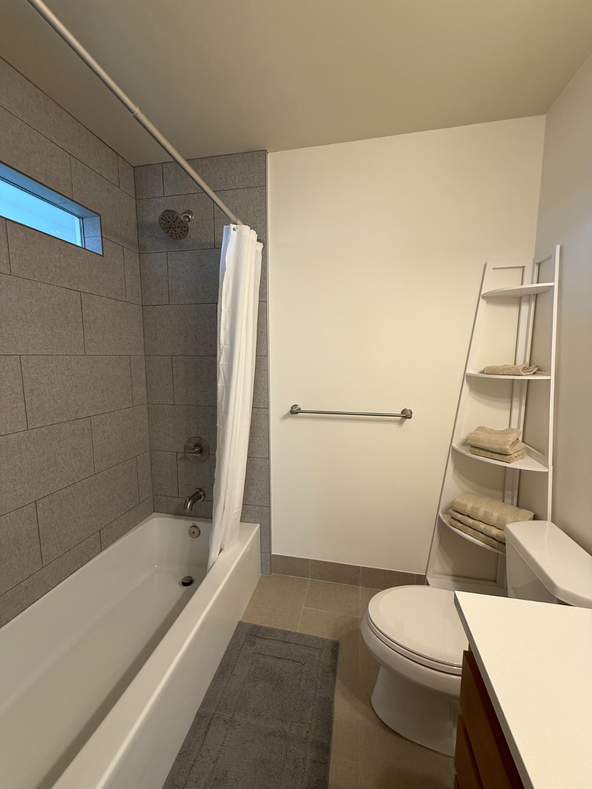 Spacious loft near hospital - Photo 4