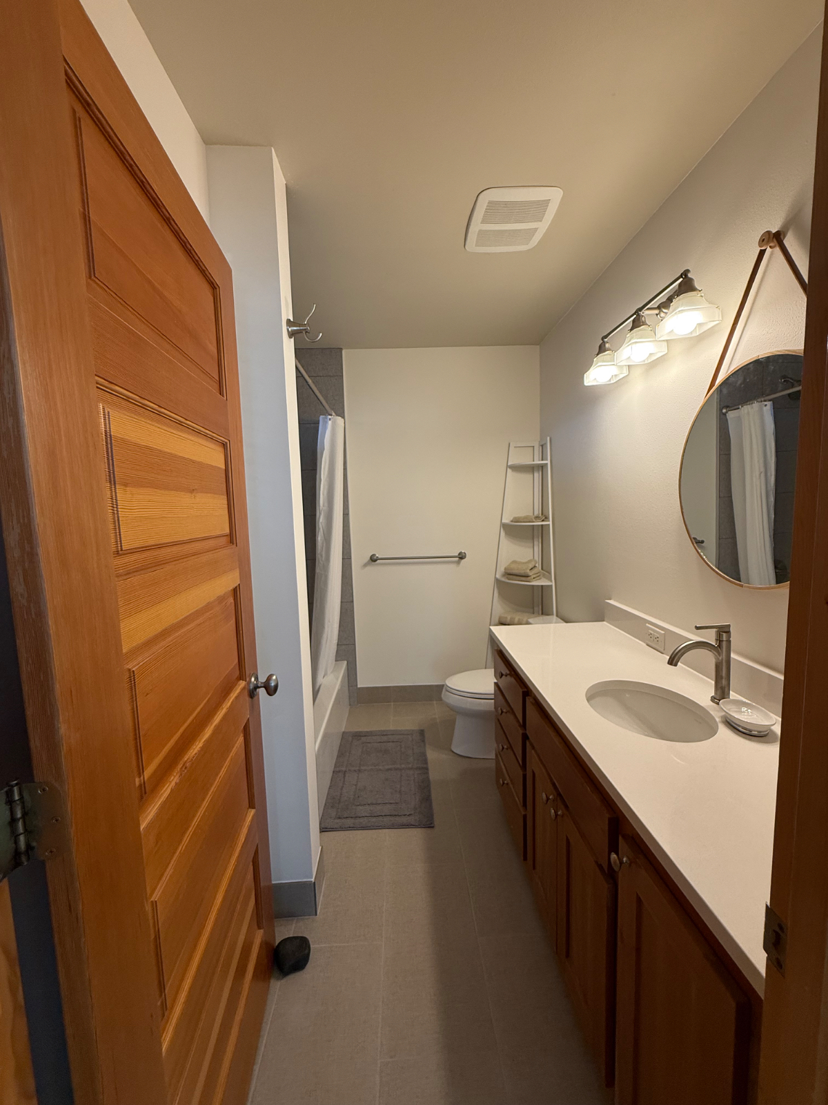 Spacious loft near hospital - Photo 5