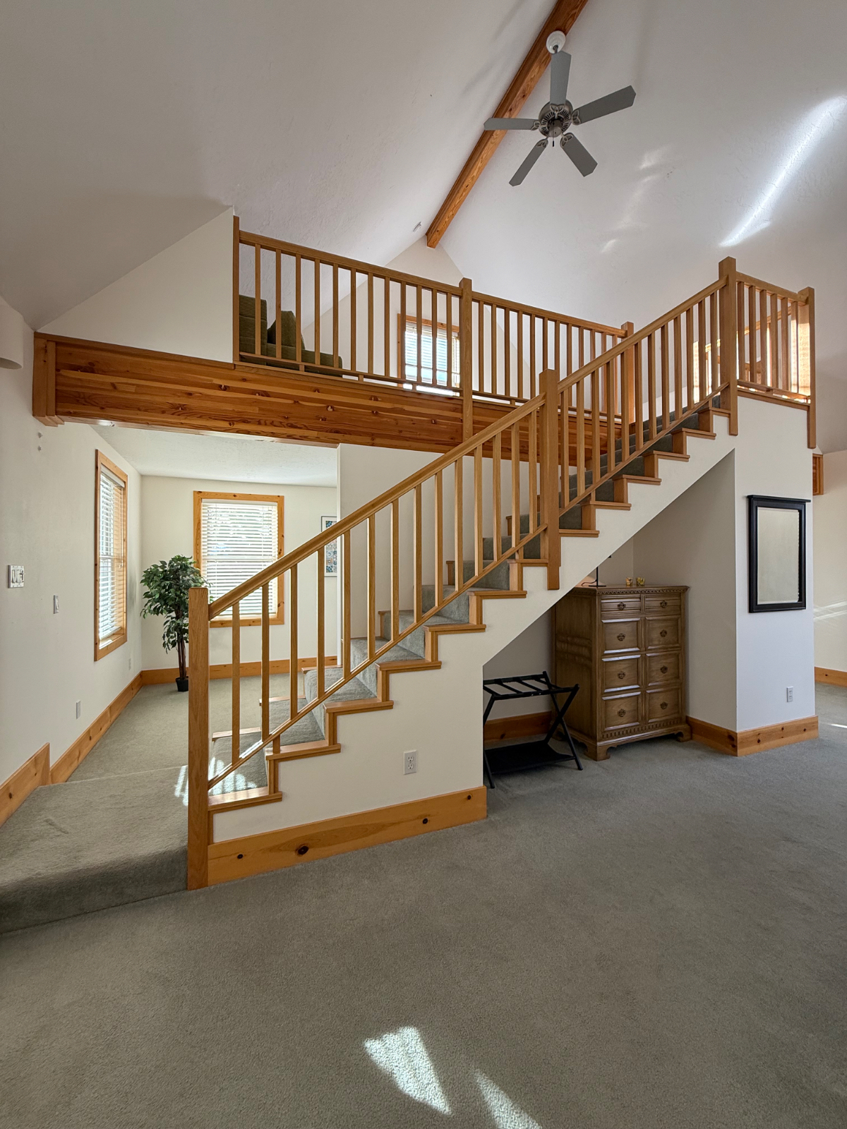 Spacious loft near hospital - Photo 3