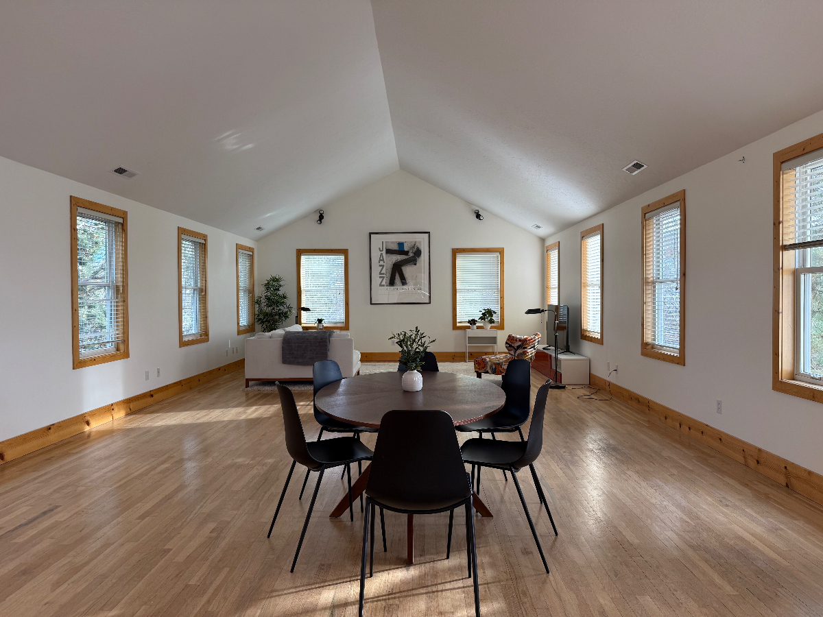 Spacious loft near hospital - Photo 2
