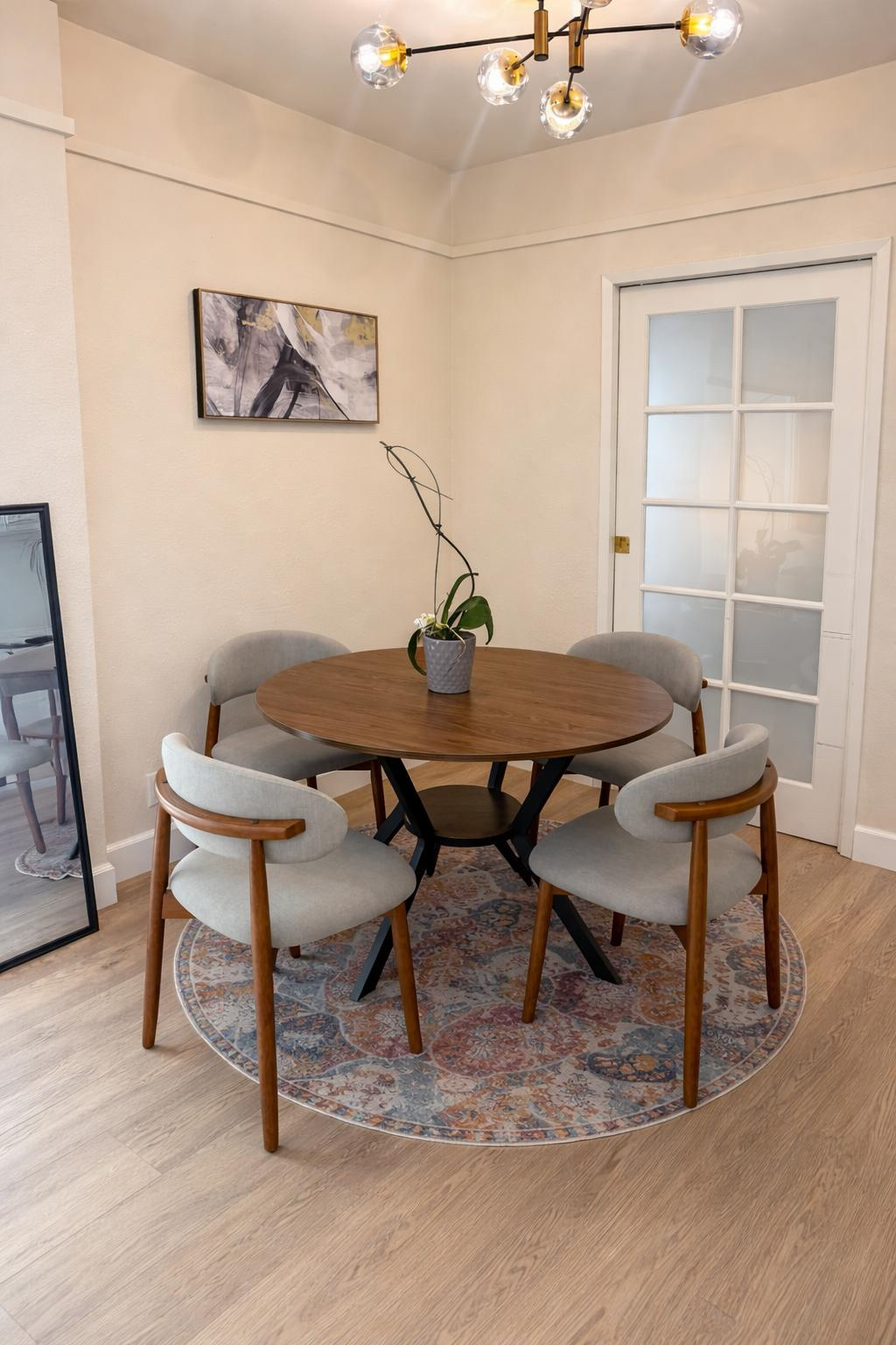 Furnished and Spacious One Bedroom Unit in Upscale Building - Photo 2
