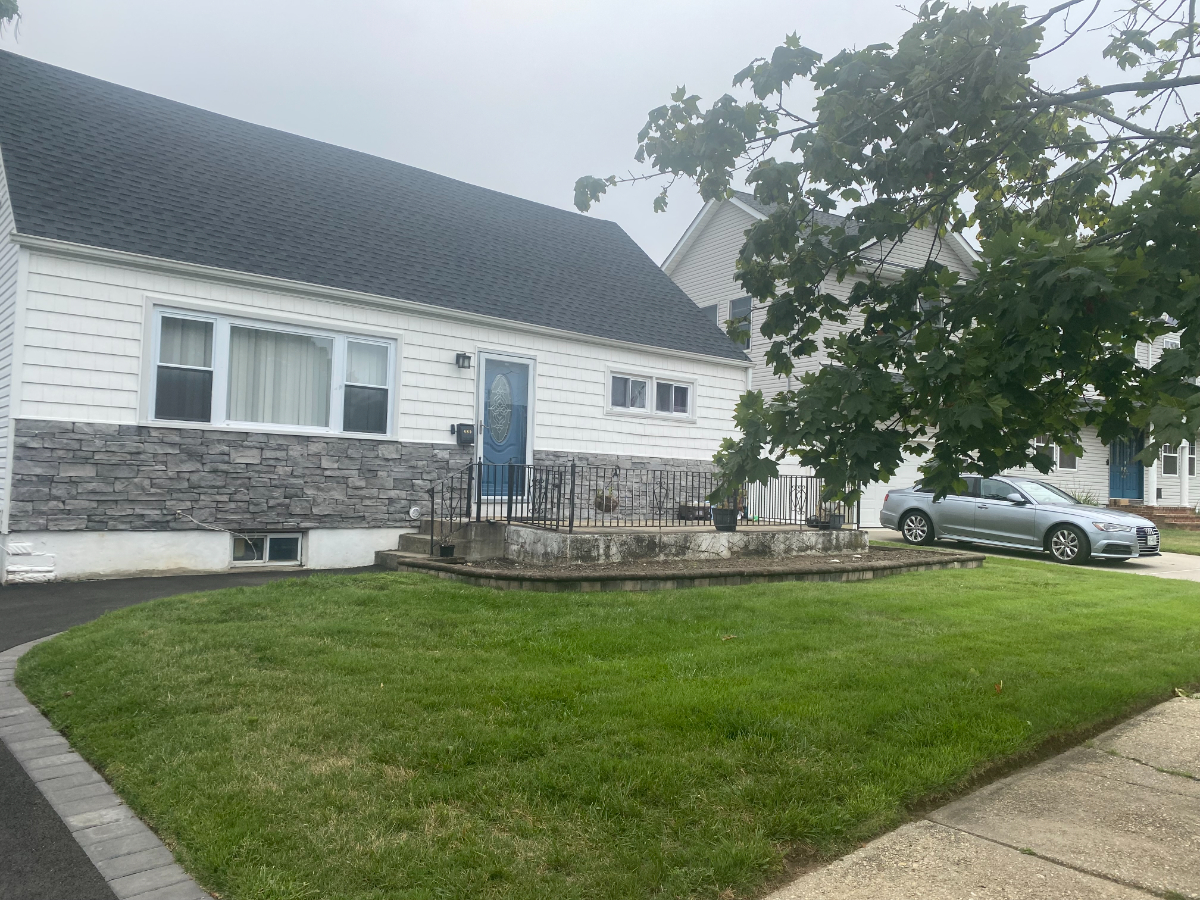Travel Nurse Oasis / Near Hospitals / LIRR Access / 15 min to JFK / Free Parking - Photo 1
