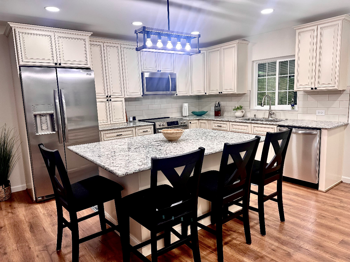 South Hills House- Convenient to Everything - Photo 3