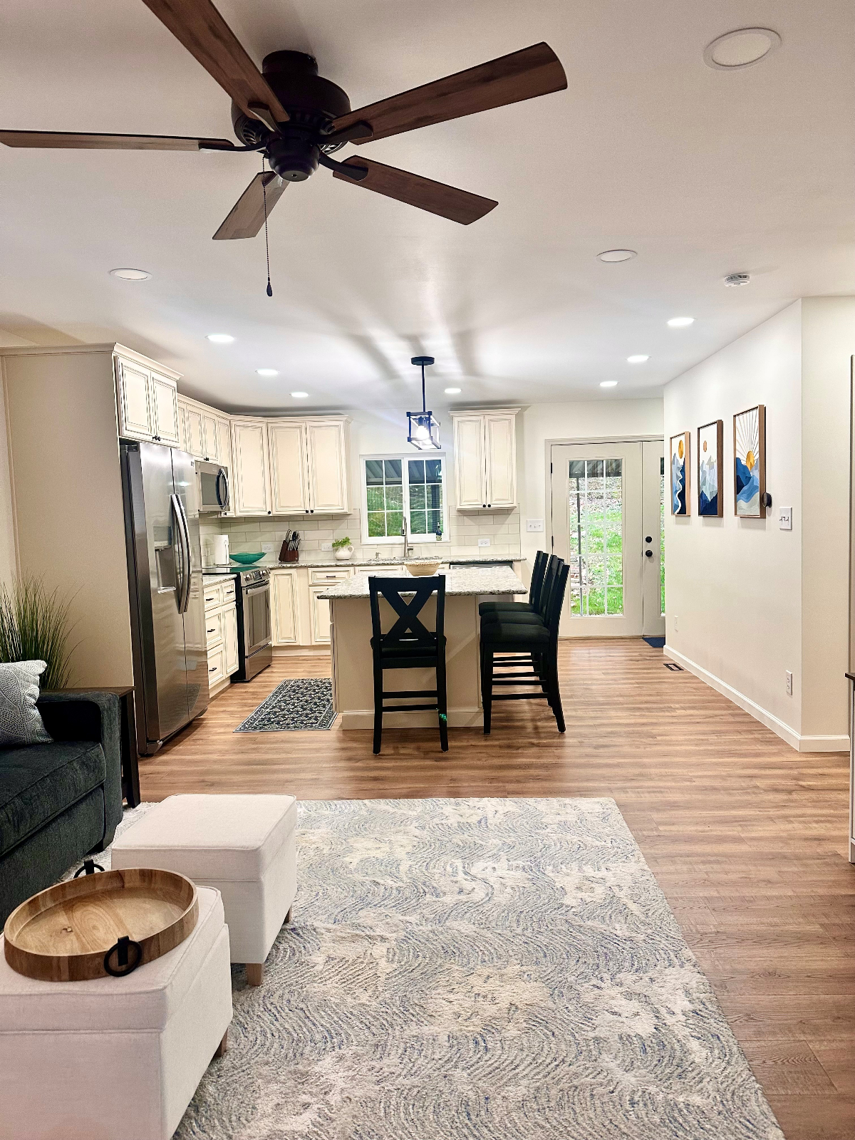 South Hills House- Convenient to Everything - Photo 2