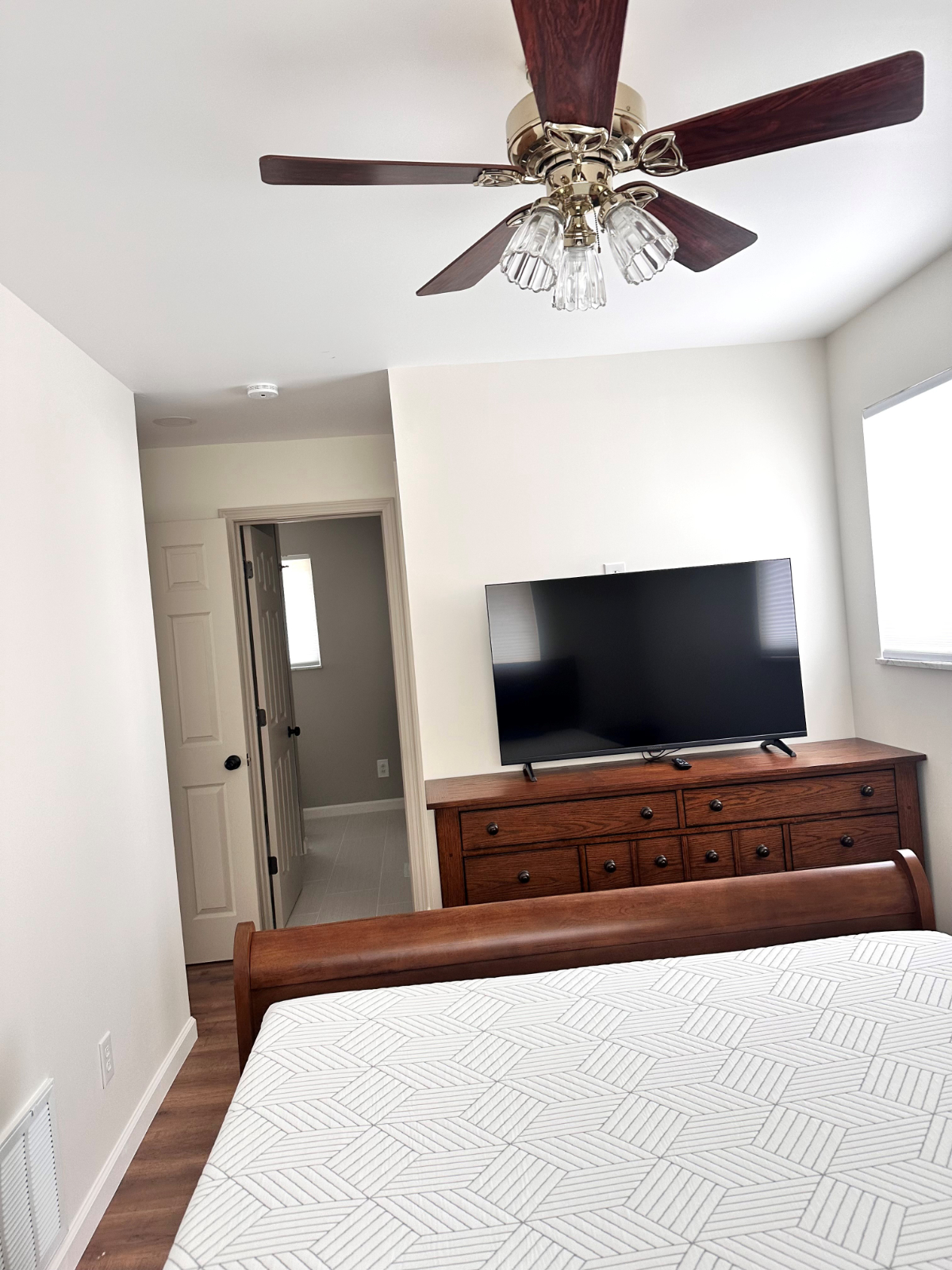 South Hills House- Convenient to Everything - Photo 7