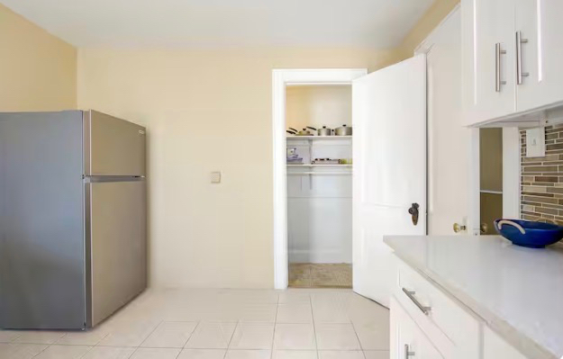 Cozy Top Floor Bedroom Retreat in a Quiet Neighborhood Steps from Parks and Transit - Photo 4