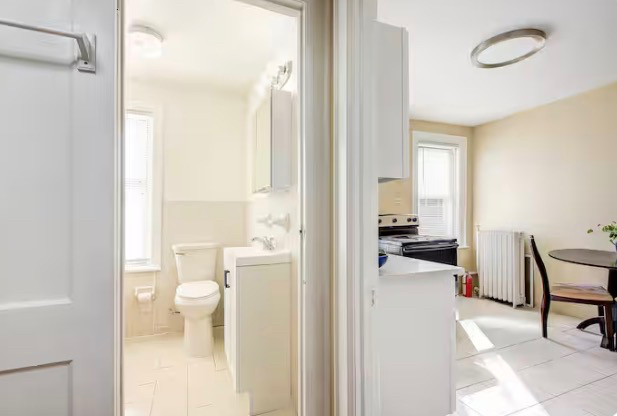 Cozy Top Floor Bedroom Retreat in a Quiet Neighborhood Steps from Parks and Transit - Photo 5