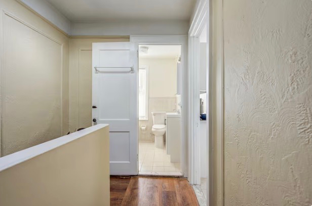 Cozy Top Floor Bedroom Retreat in a Quiet Neighborhood Steps from Parks and Transit - Photo 7