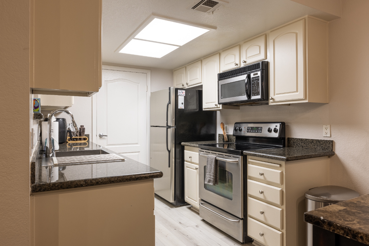 Cozy Casa | Executive Condo with Pool, Spa, Sauna, and BBQ | San Diego - Photo 6