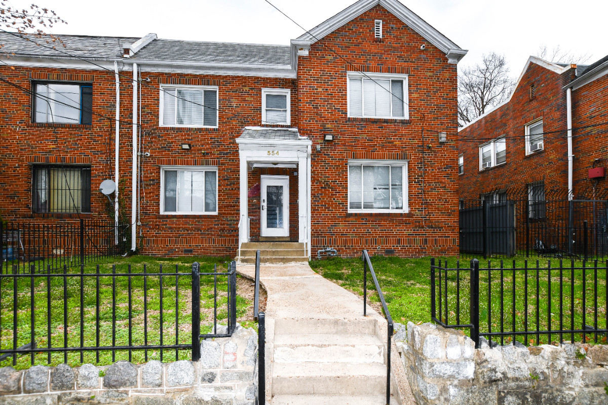 Beautifully Updated Upper-Level 2BR/1BA Apartment- Prime DC Location - Photo 9