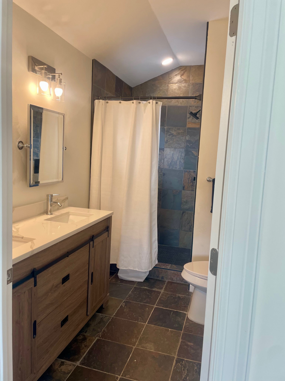 Charming, Peaceful, Pet Friendly Duplex in Southwest Austin Close to Dripping Springs Apt B - Photo 11