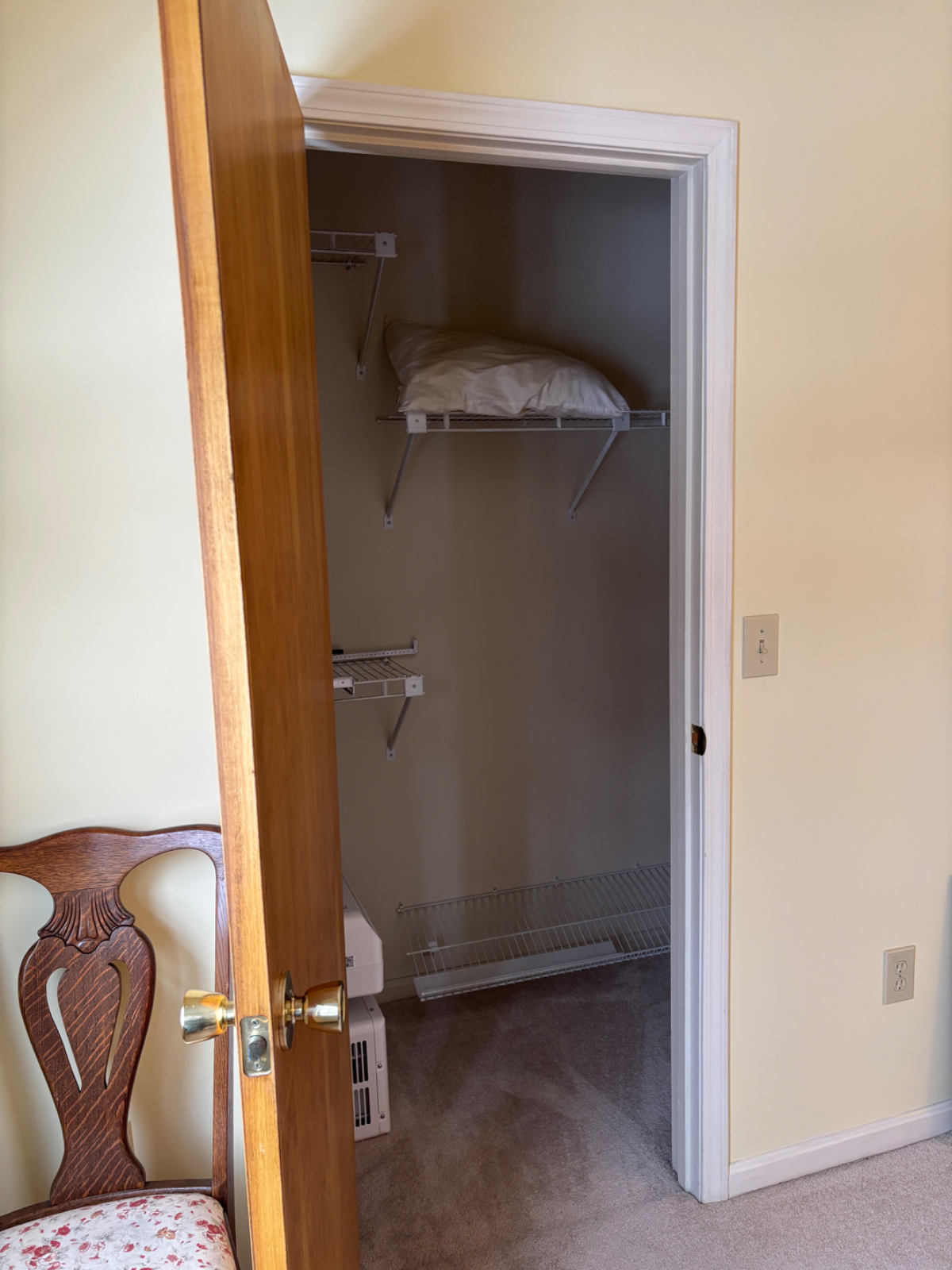 Comfortable end unit two-bedroom condo with garage, sunroom, and community pool access - Photo 8