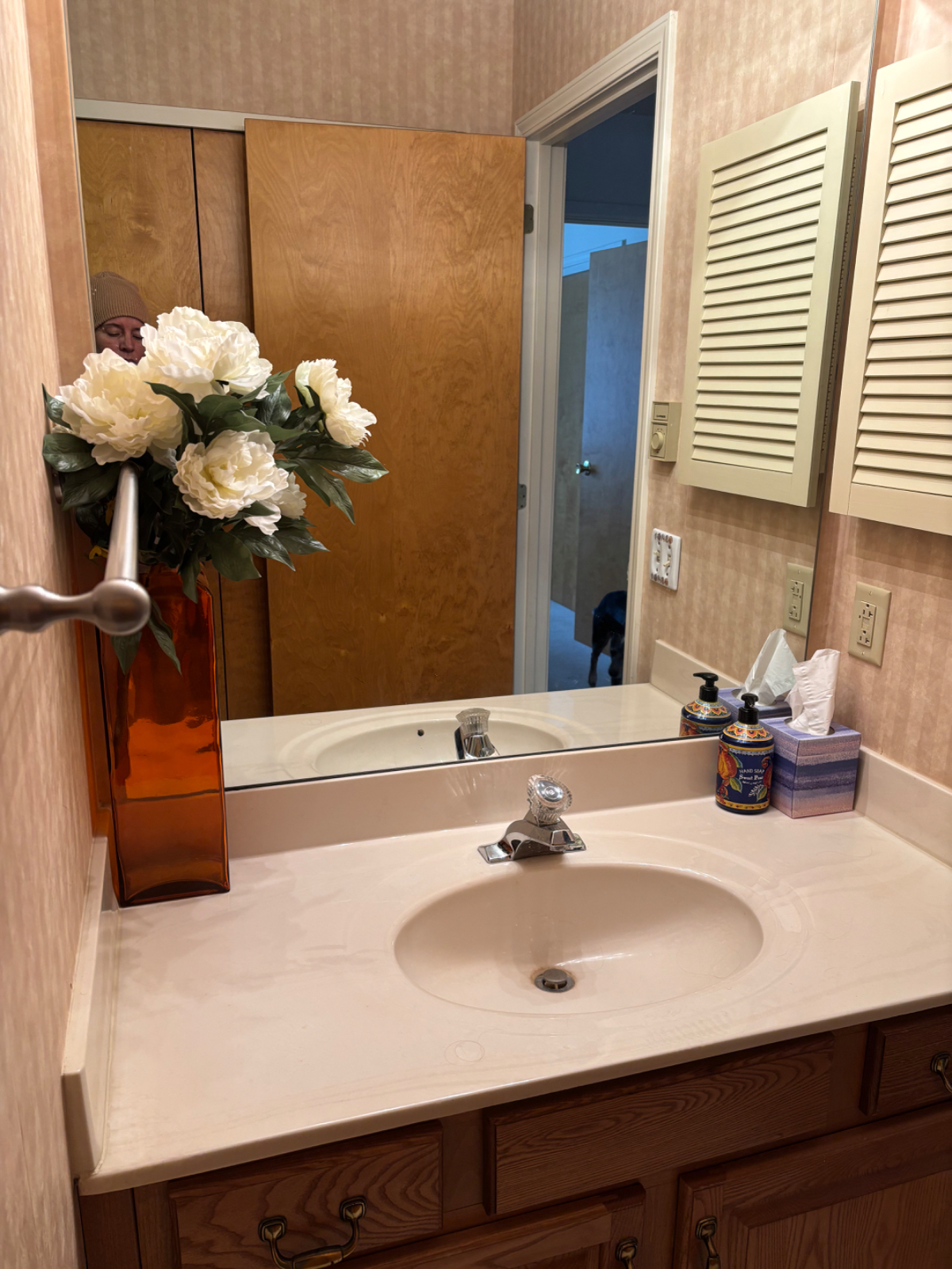 Comfortable end unit two-bedroom condo with garage, sunroom, and community pool access - Photo 11