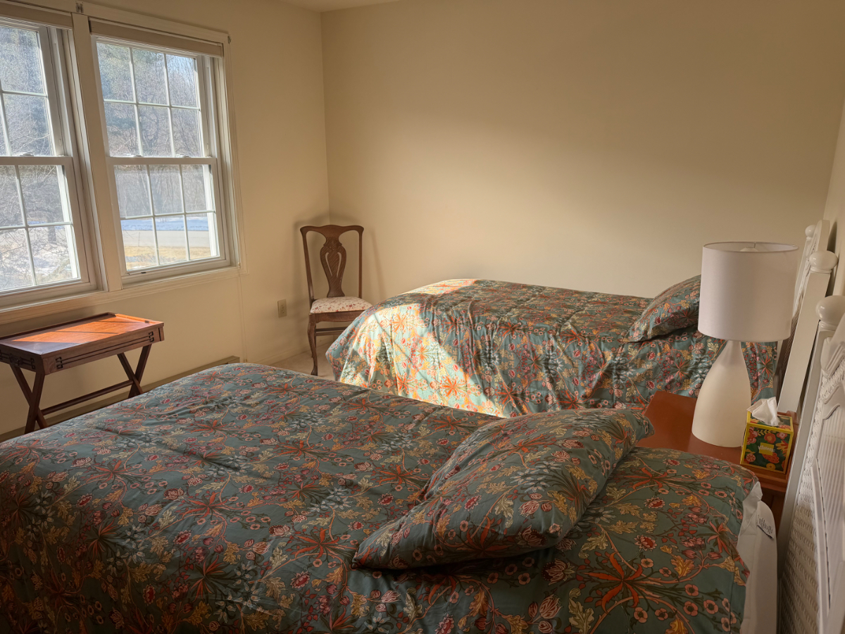 Comfortable end unit two-bedroom condo with garage, sunroom, and community pool access - Photo 9
