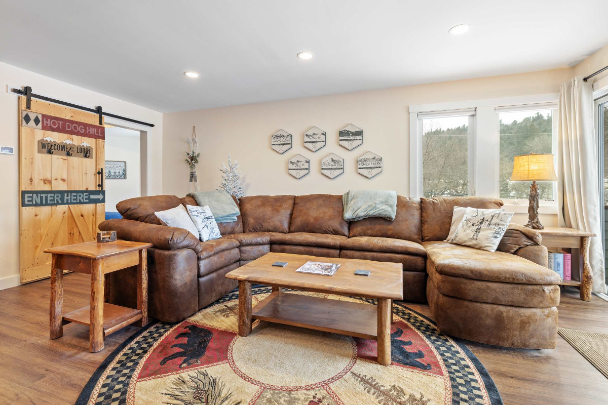 3BD 2BA Mountain Style Condo with a VIEW - Photo 3
