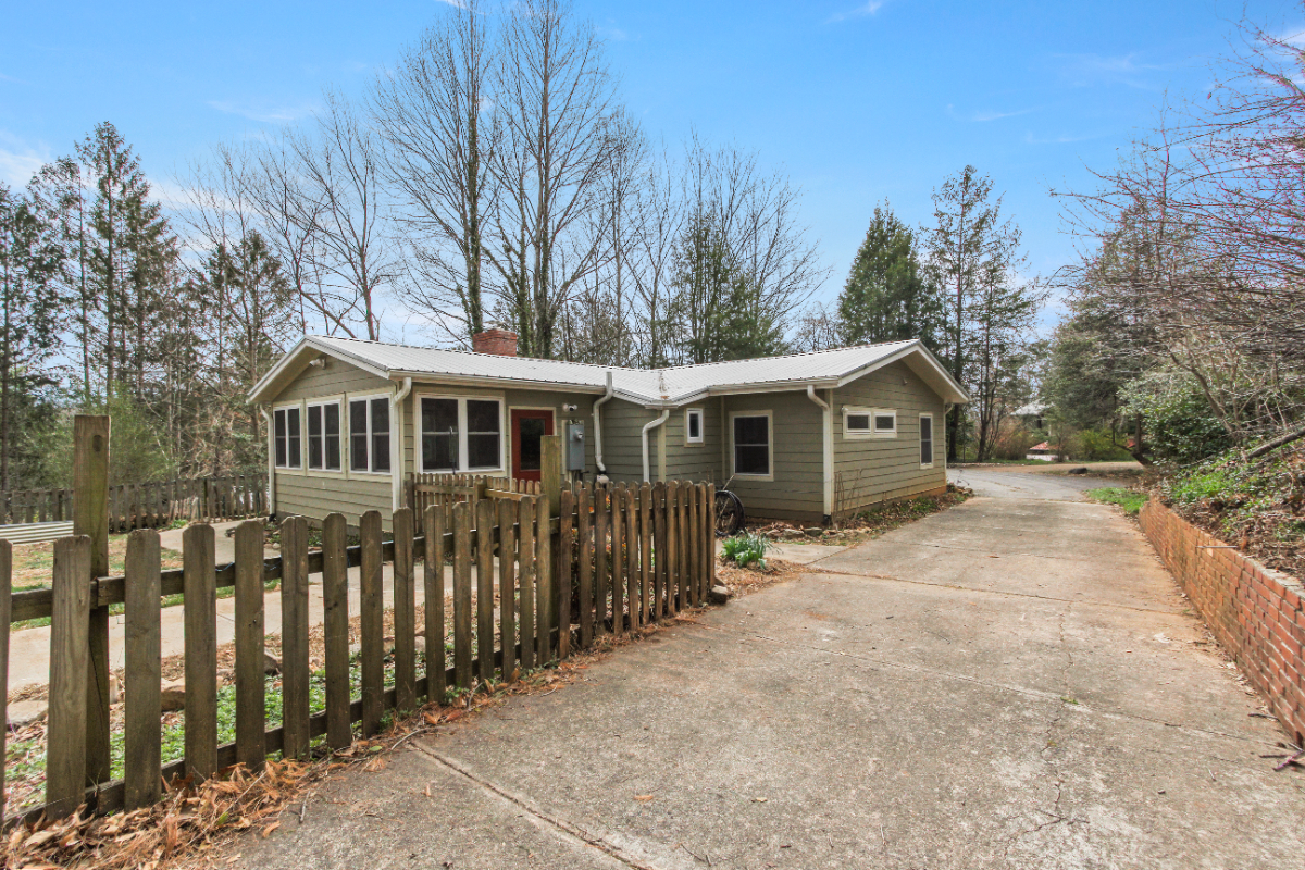 Mountain Hideaway Minutes from Downtown