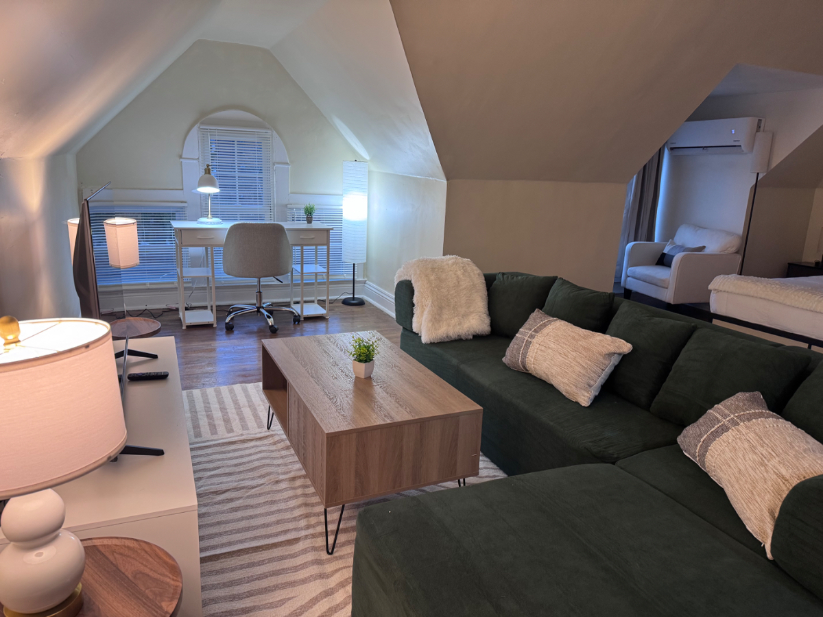 Private Furnished 1-Bedroom with Exclusive Lounge for Travel Professionals | Flexible 3-6 Month Stay - Photo 10