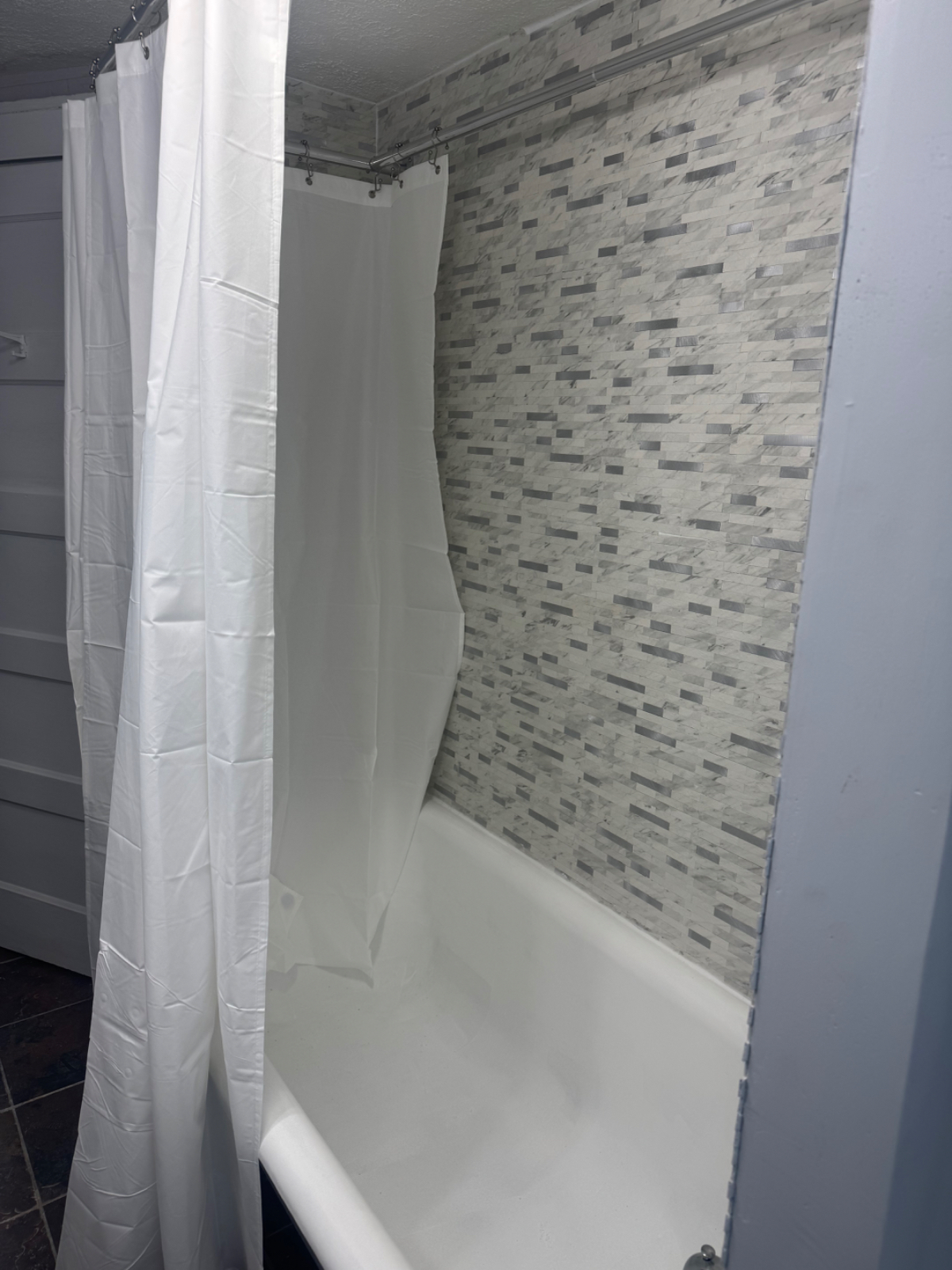 Private Furnished 1-Bedroom with Exclusive Lounge for Travel Professionals | Flexible 3-6 Month Stay - Photo 6