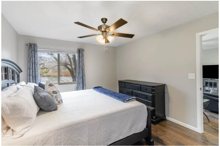 Furnished 2 bed/ 2 Bath condo on ground floor with Lake view Patio - Photo 3