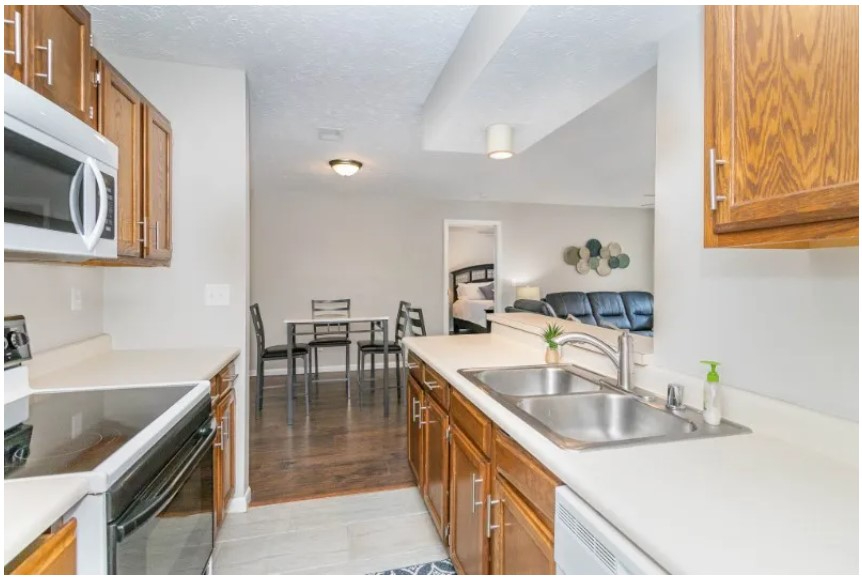 Furnished 2 bed/ 2 Bath condo on ground floor with Lake view Patio - Photo 6