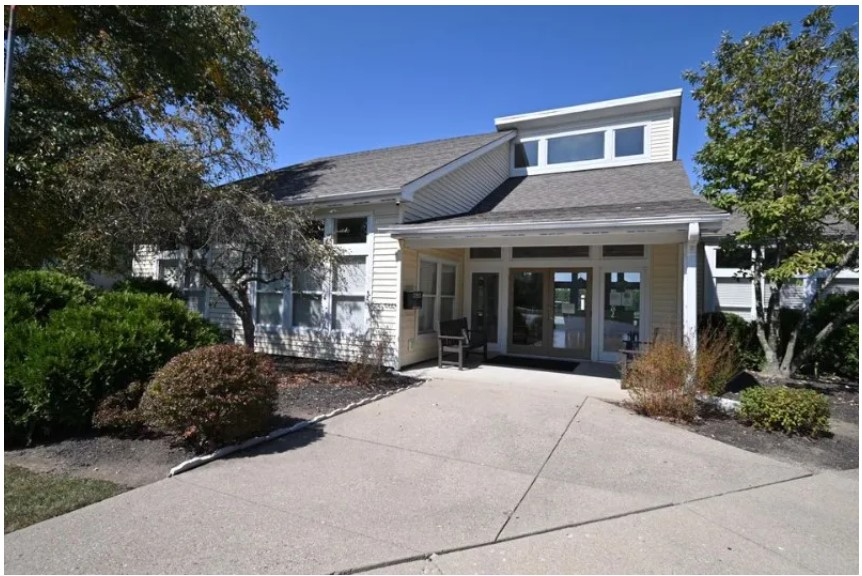 Furnished 2 bed/ 2 Bath condo on ground floor with Lake view Patio - Photo 9