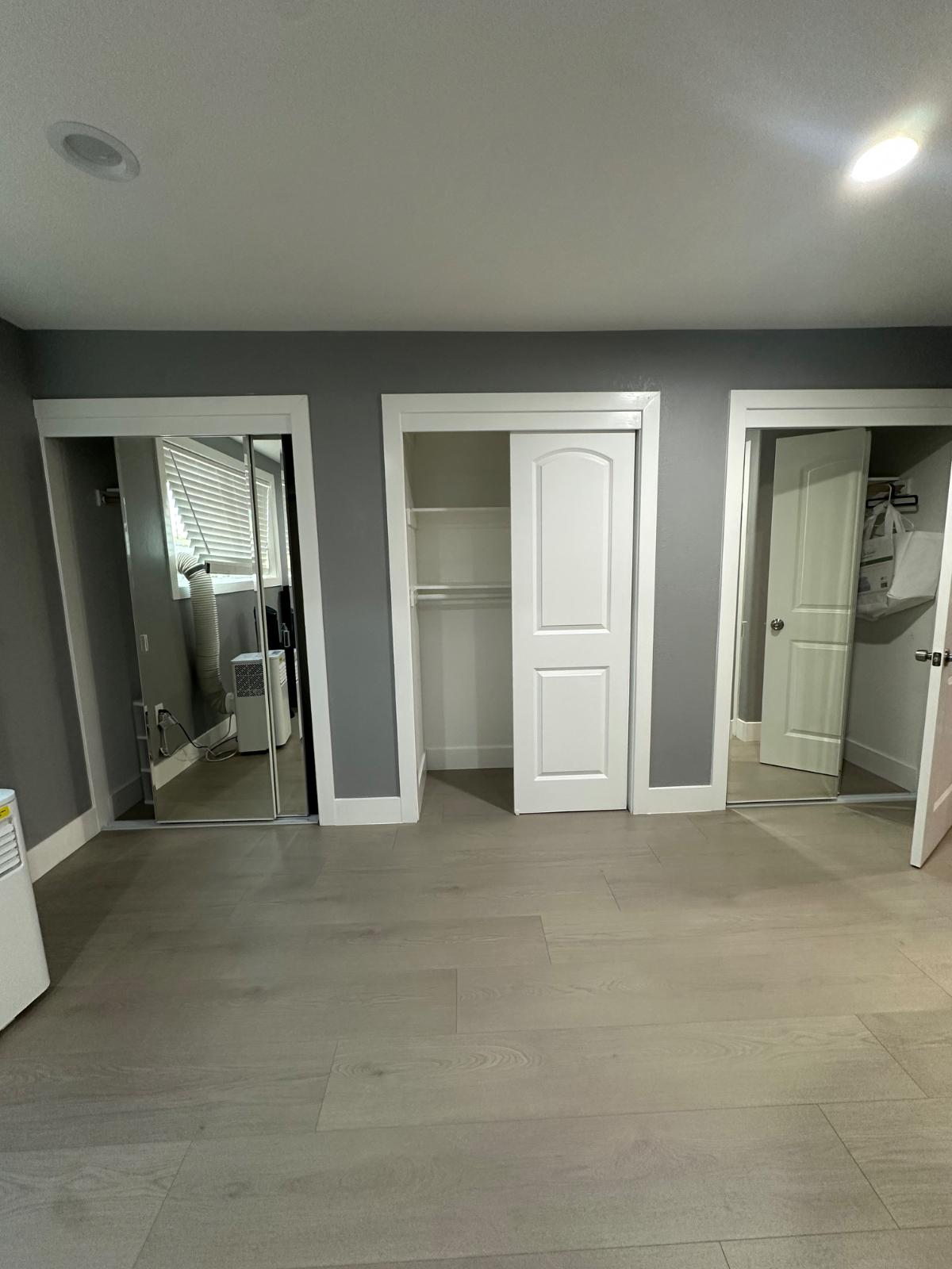 Beautiful spacious master bedroom - friendly & outgoing family! - Photo 5