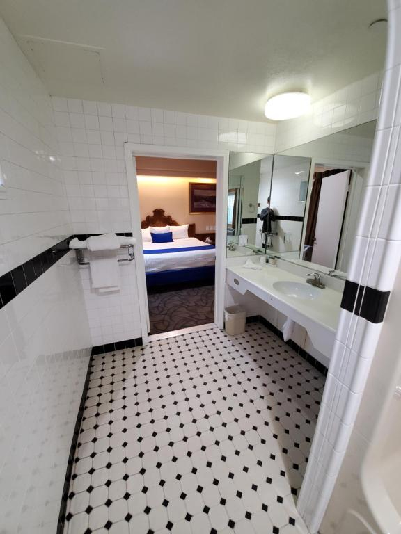 King Size Bed - Photo 2