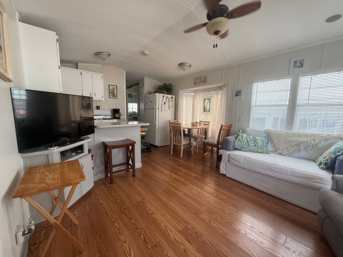 Bright Well Maintained Mobile Home In 55 Plus Resort With Prime Location And Comfort - Photo 3