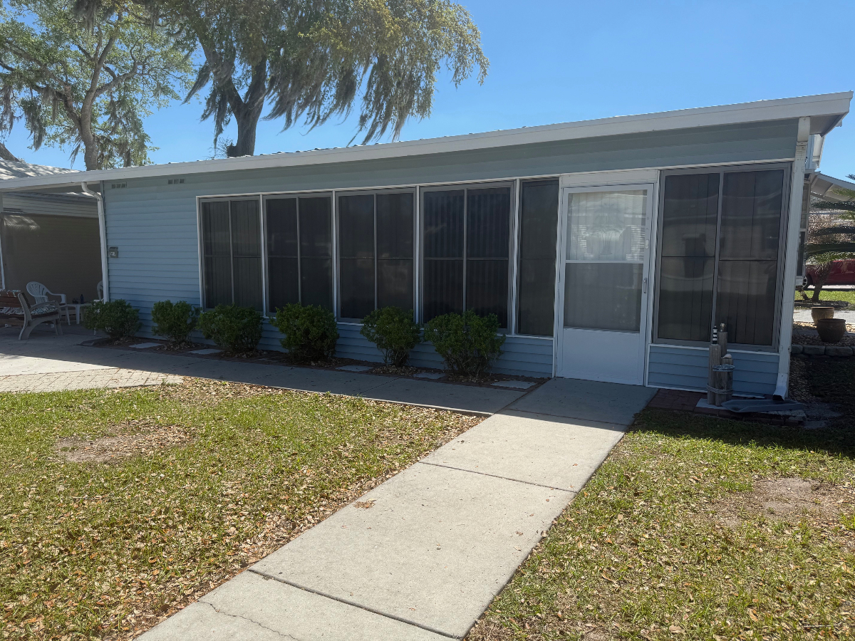 Bright Well Maintained Mobile Home In 55 Plus Resort With Prime Location And Comfort
