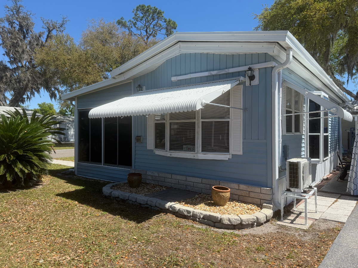 Bright Well Maintained Mobile Home In 55 Plus Resort With Prime Location And Comfort - Photo 2